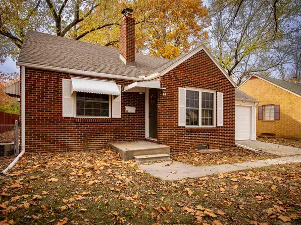 2415 SW Beverly Ct, Topeka, KS 66611