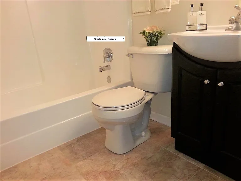 807 N 45th St #6 — Photo 8