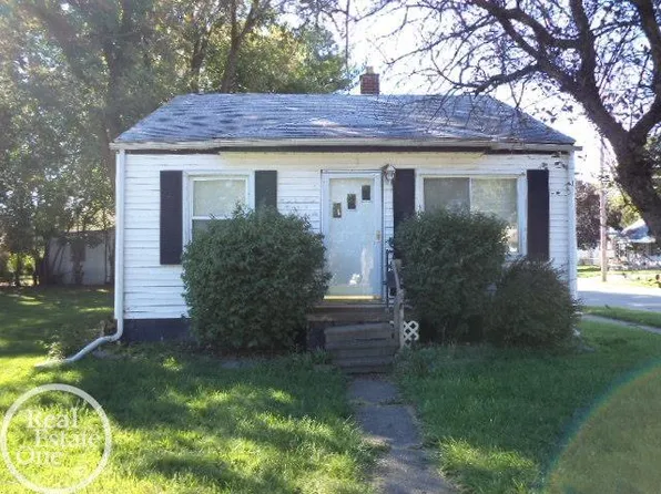 16400 Curtis St, Roseville, MI 48066