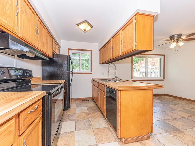 603 Manor Dr — Photo 7