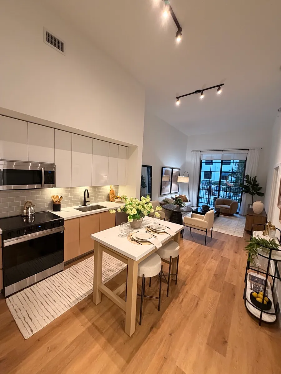 Building Photo - 12400 Biscayne Blvd #605