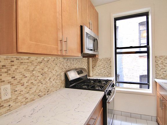 2nd image of 66 Pinehurst Ave APT C4