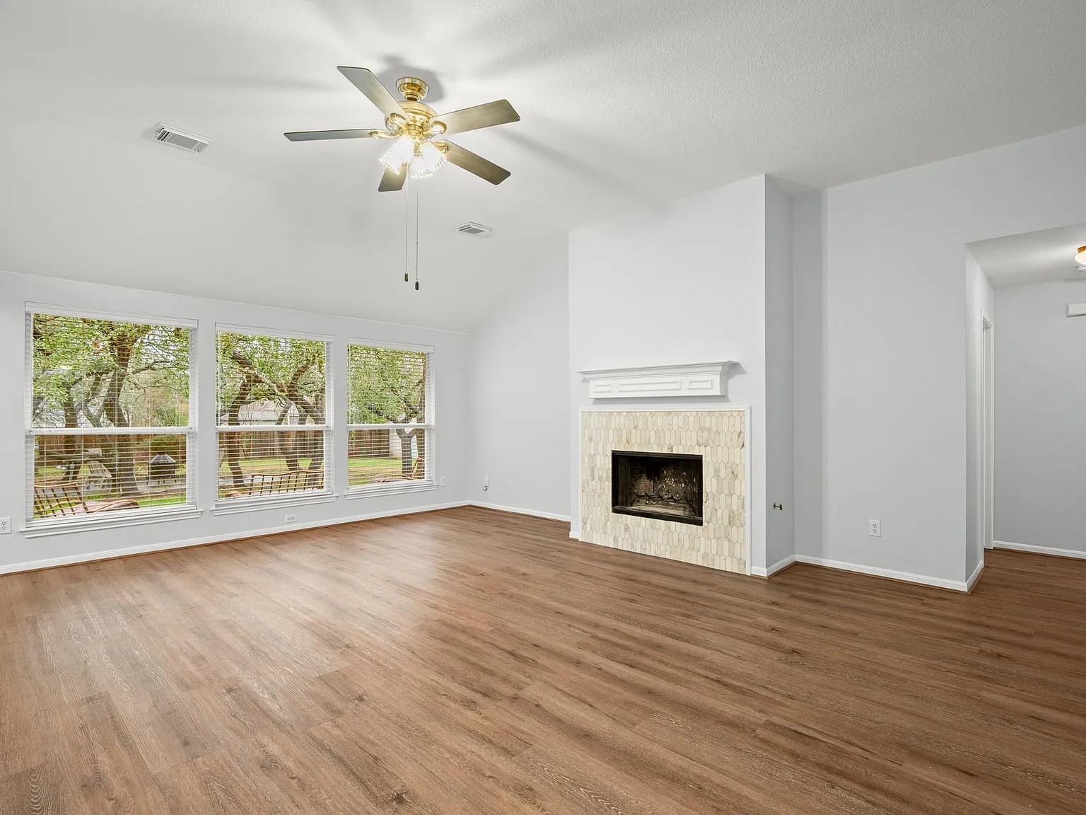 3 bed, 2.0 bath, 1659 sqft, $3,100 — Photo 3