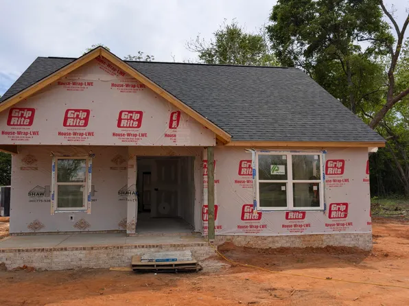 4310 Camden Hwy, Dalzell, SC 29040