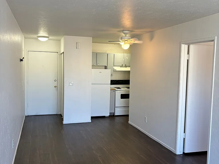 Caledonian Apartments — Photo 17