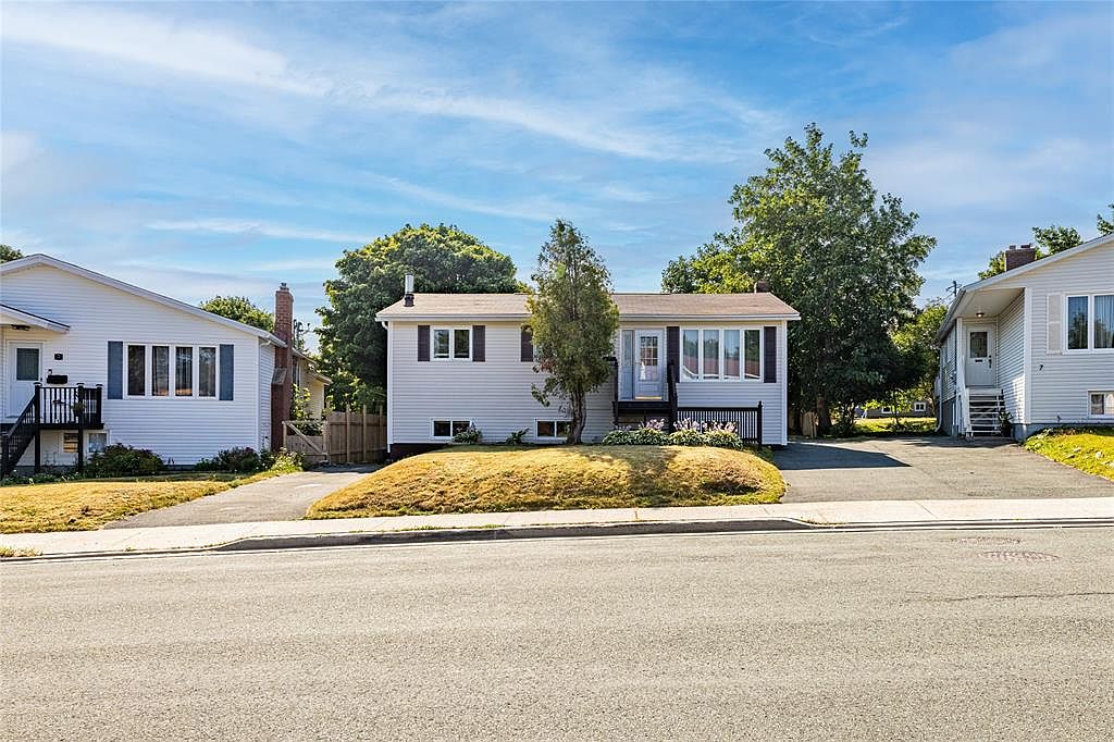洋書 Hometown Almamac&Directory 5 Keough Street, Mount Pearl, NL A1N 1M6 | MLS #1289390 | Zillow