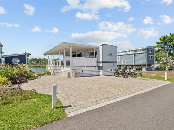 3665 Sandpiper Rd #145, Virginia Beach, VA 23456