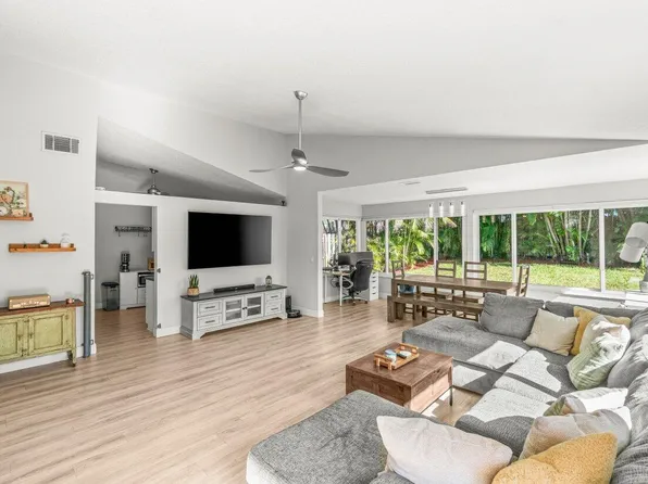 2823 SW 2nd Street, Delray Beach, FL 33445