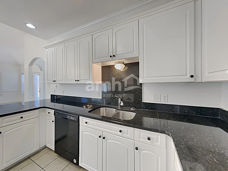 9664 Woodland Creek Ln — Photo 4