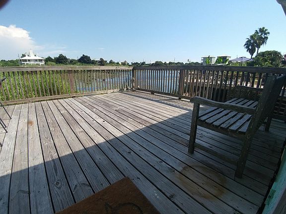 LAKE FRONT DECK