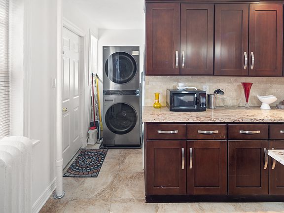 2nd image of 416A Hancock St #1