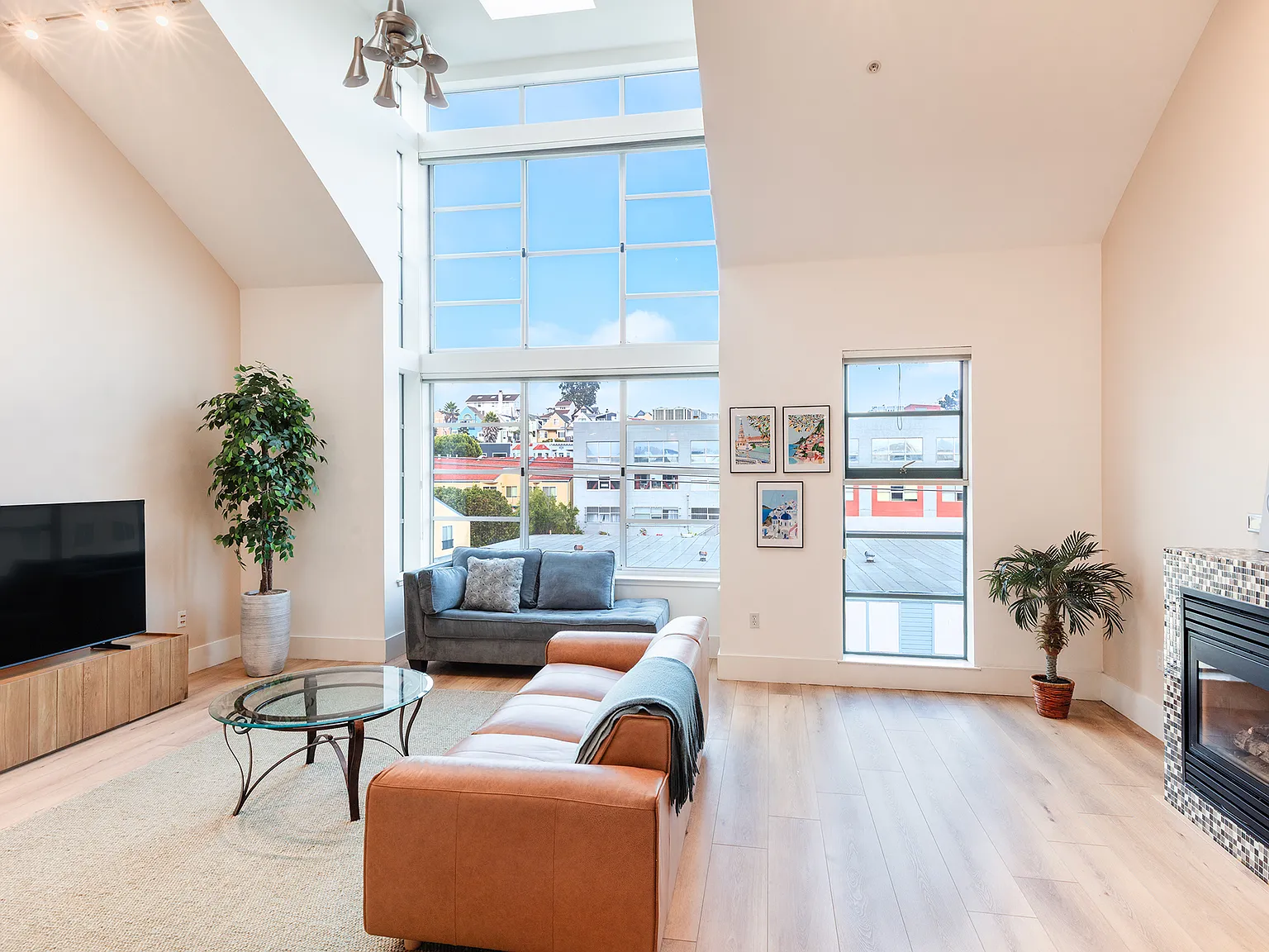 3 bed, 2000 sqft, $11,950 — Photo 3