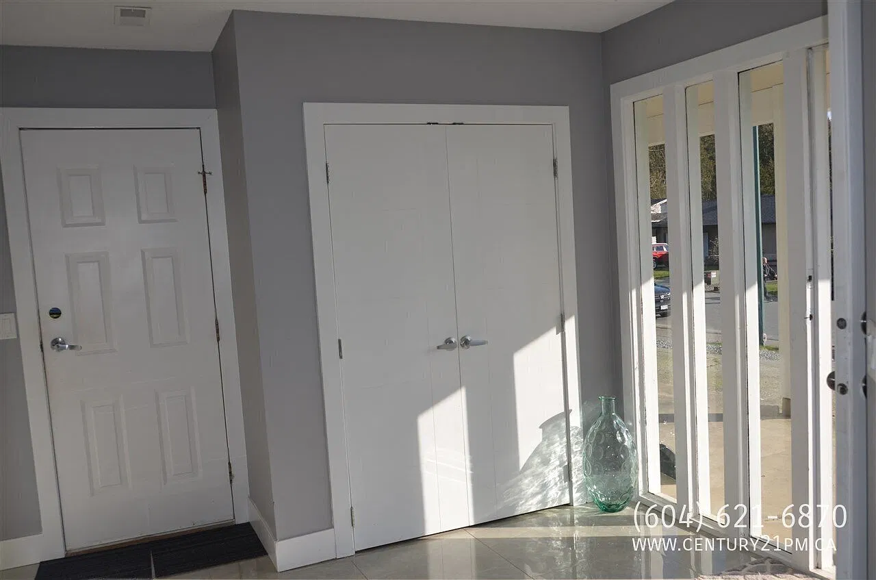 3 bed, 2.0 bath, 1335 sqft, $2,500 — Photo 4