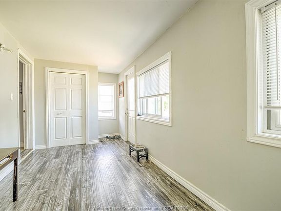 4th image of 46 Chestnut St