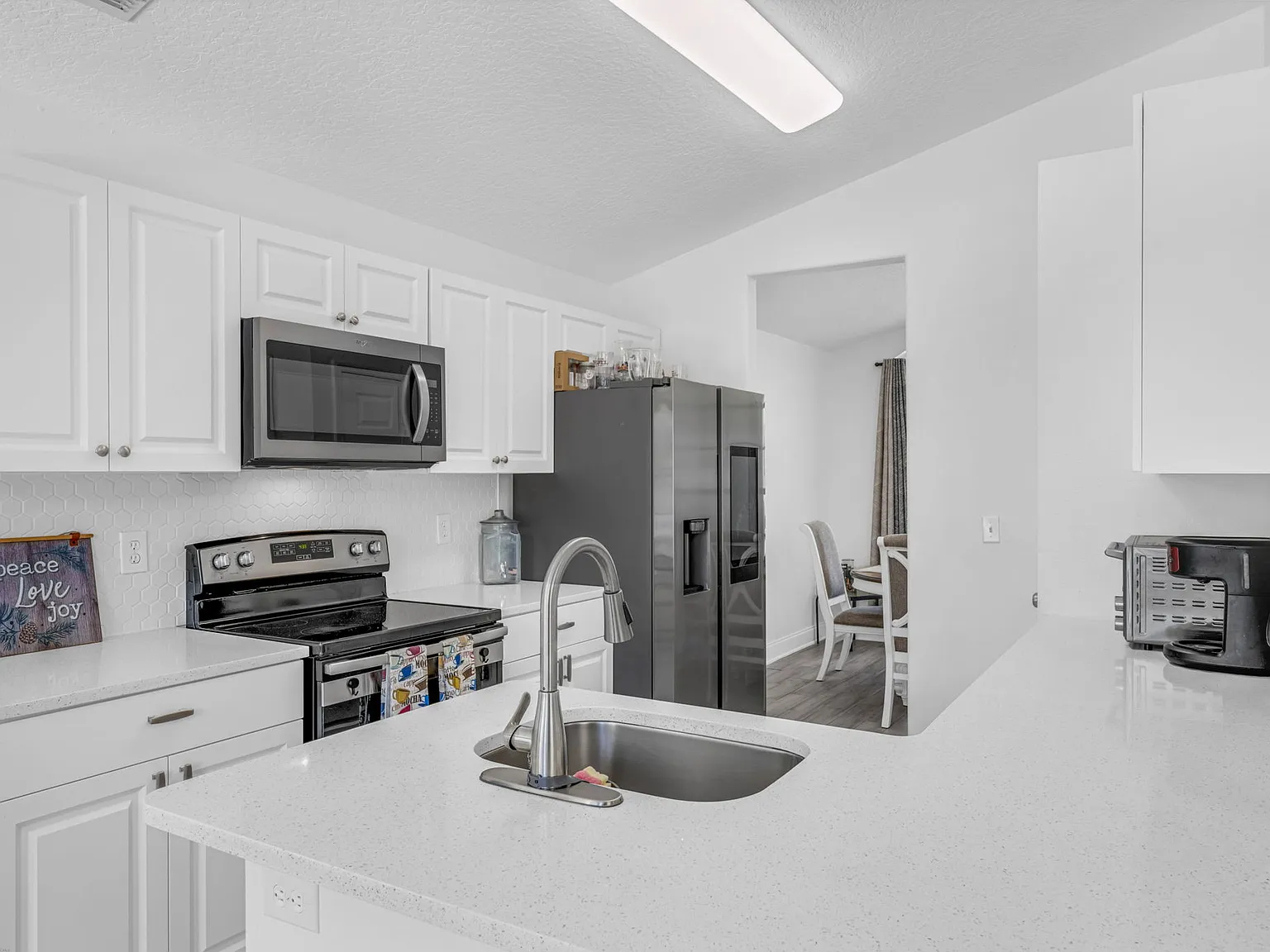 4 bed, 1970 sqft, $3,350 — Photo 4