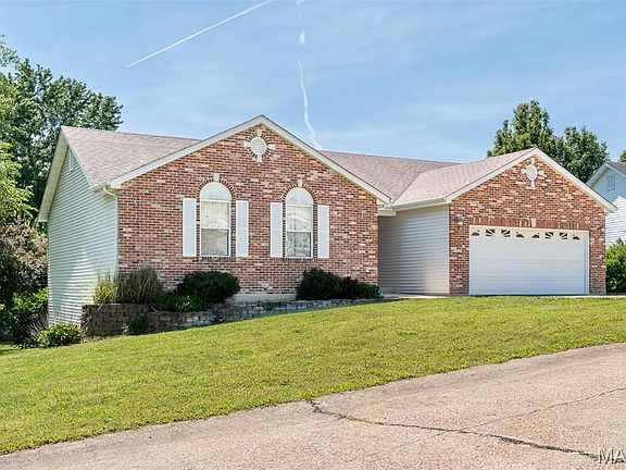 2nd image of 1383 Oakridge Estates Dr