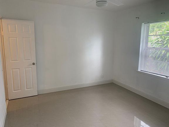 4th image of 1200 NE 17th Ter #A