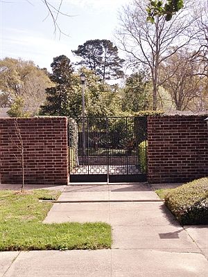ATTRACTIVE GATE TO EXIT