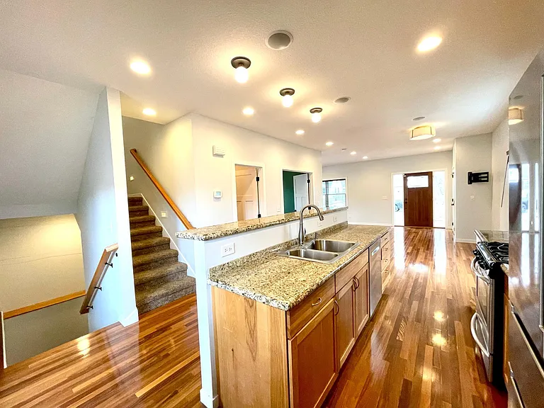 403 Monroe Ave S — Photo 6