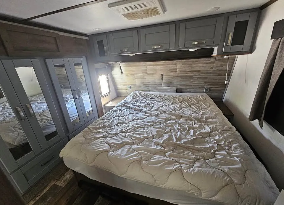 2 bed, 1.5 bath, $1,300 — Photo 2