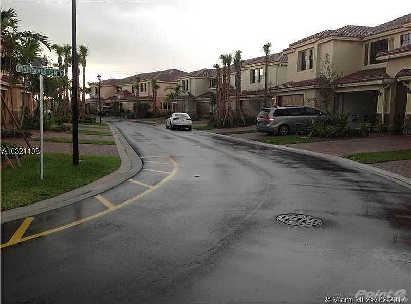 1st image of 115 Riverwalk Cir W