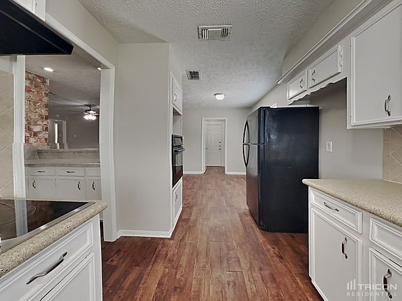 3rd image of 11447 Blackhawk Blvd