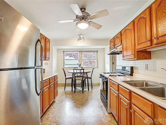 5th image of 971 Vinton Pl