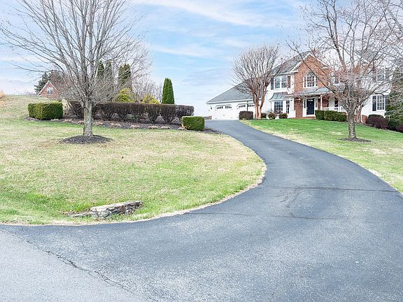 4th image of 395 Sommersby Ln