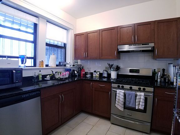 3rd image of 4 Park Vale Ave APT 1
