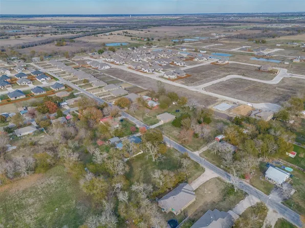 406 East St, Nevada, TX 75173