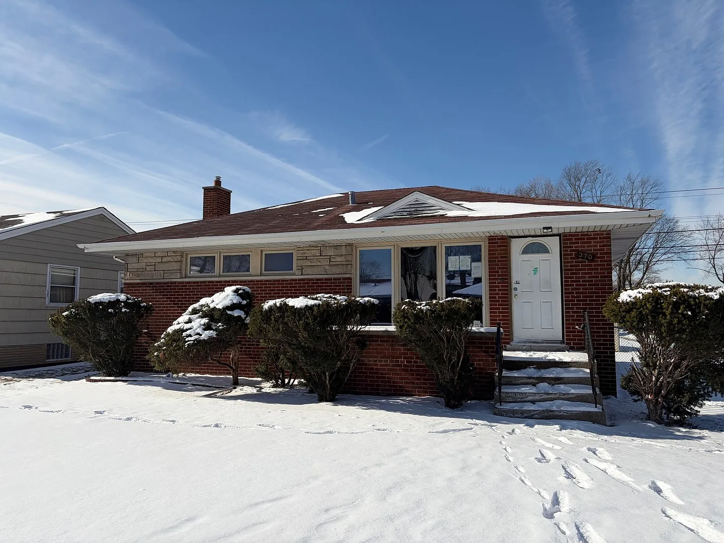 370 Clyde Ave photo 1
