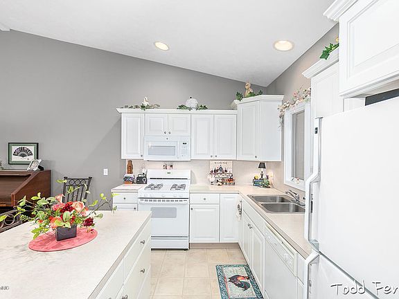 4th image of 908 Amber View Dr SW #172
