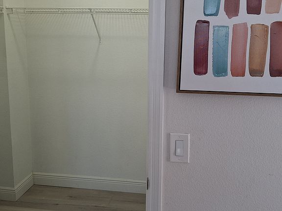 3rd image of 988 Lake Berkley Dr #1