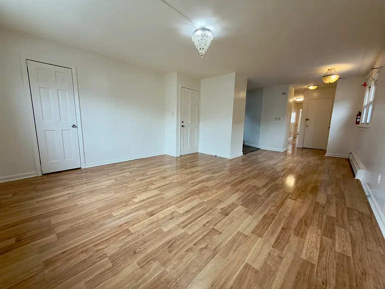 215 Seaview Ave — Photo 3