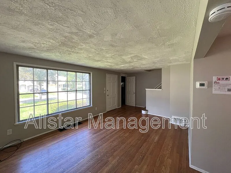 3 bed, 1.5 bath, 1265 sqft, $1,550 — Photo 4