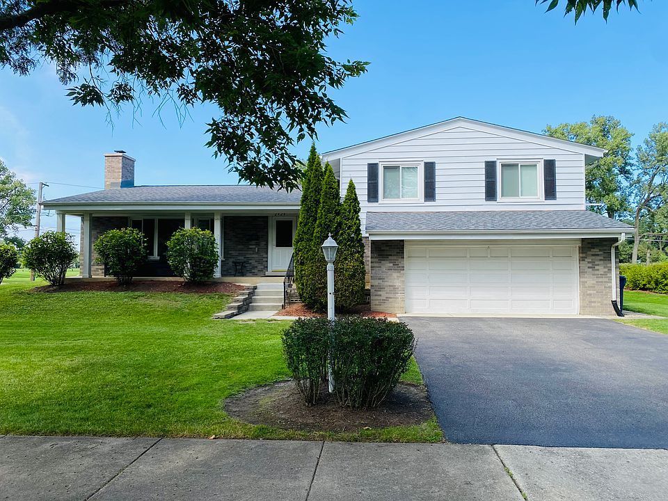 1st image of 2424 Meadow Dr N
