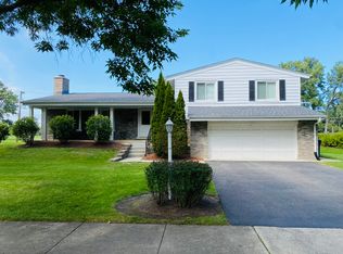 2424 Meadow Dr N, Wilmette, IL 60091