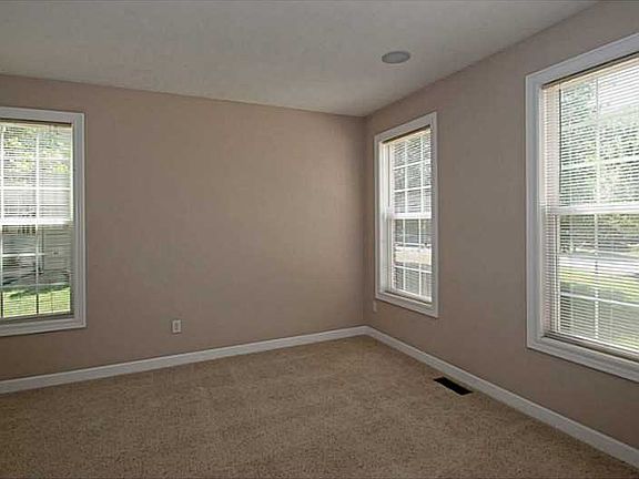 3rd image of 7851 Fawnwood Dr
