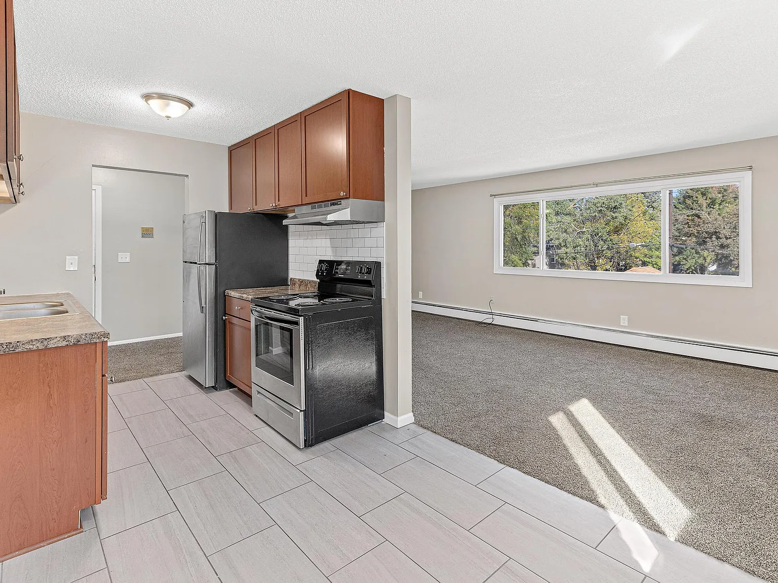 2 bed, $1,375 — Photo 2