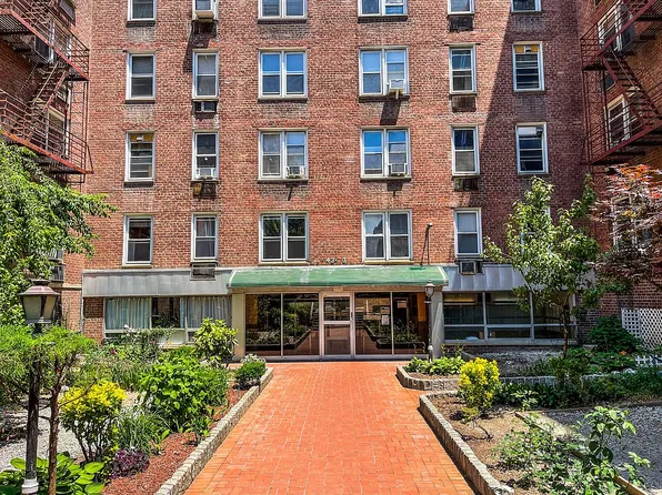 43-43 Kissena Blvd #411, Flushing, NY 11355