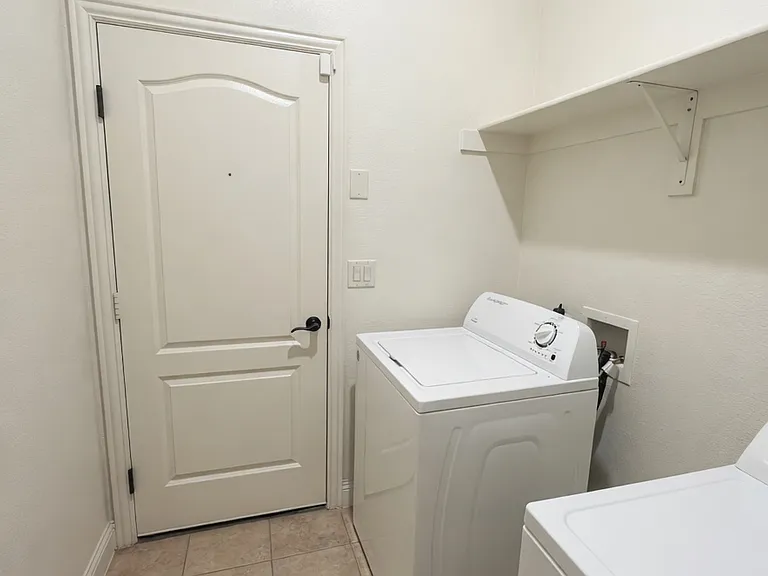1212 Brentfield Dr — Photo 8