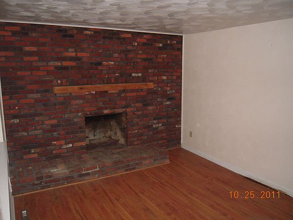 Floor to Ceiling Brick FP