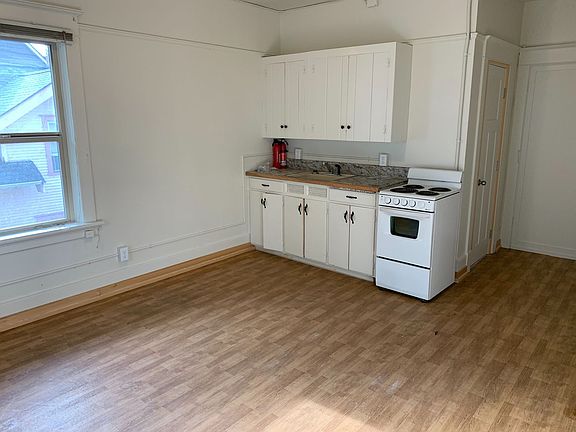 3rd image of 1010 N Garden St #1