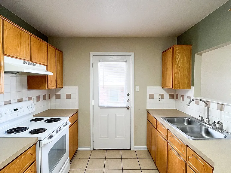 310 N 10th St #B — Photo 11
