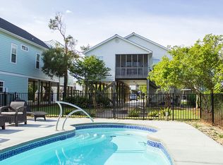 112 W Pelican Dr, Oak Island, NC 28465