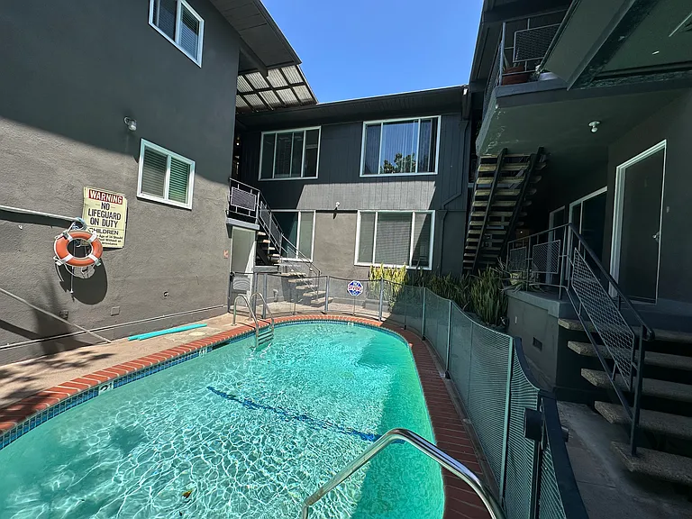 7555 De Longpre Ave #9 — Photo 18