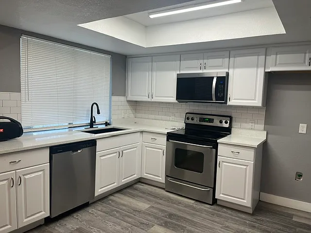 2309 Lancaster Dr — Photo 4
