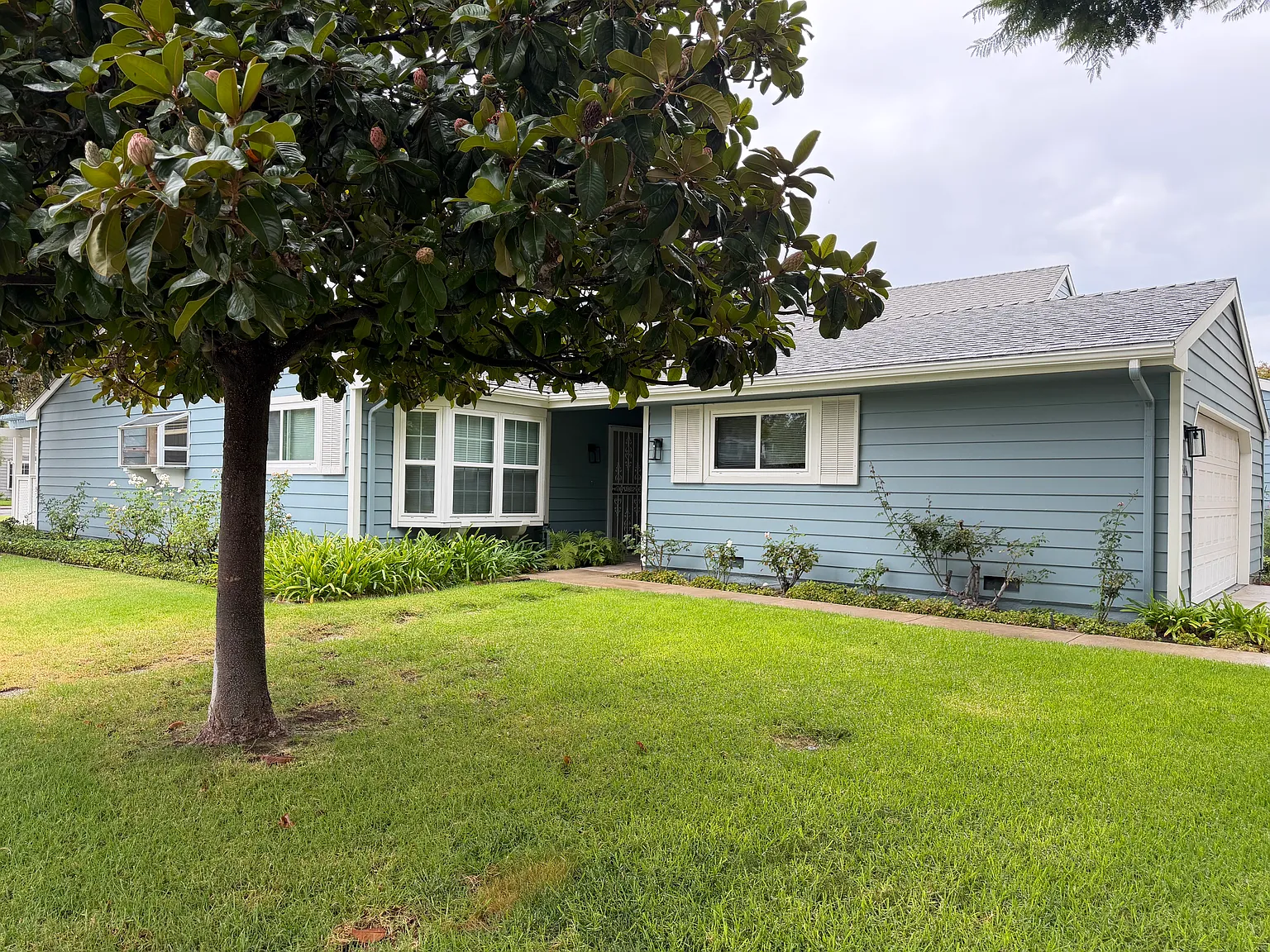 3 bed, 2.5 bath, 1671 sqft, $3,850 — Photo 2