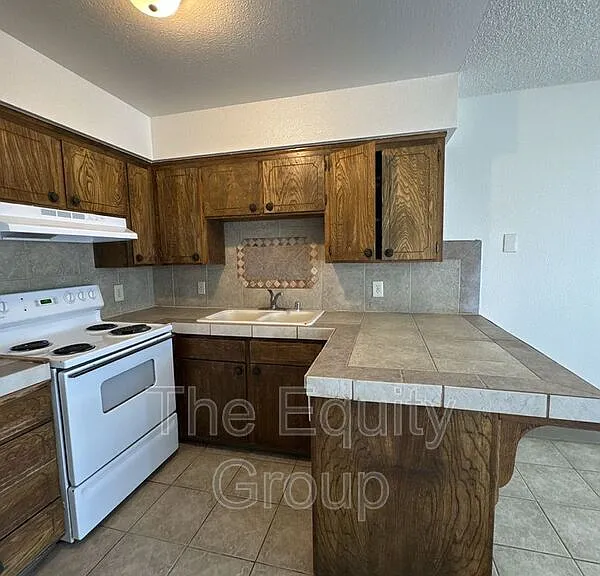 1873 Emma Lee Ln — Photo 7