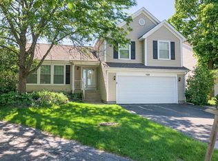 568 Crystal Springs Ct, Lake Zurich, IL 60047